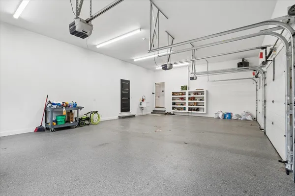 $719,000 | 77 Roosevelt Drive, East Dubuque, IL 61025