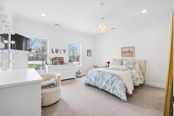 $719,000 | 77 Roosevelt Drive, East Dubuque, IL 61025