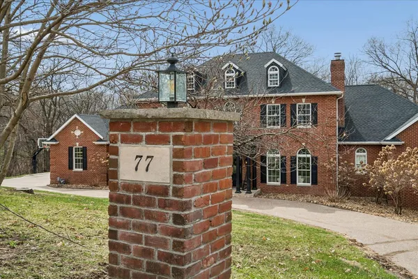 $719,000 | 77 Roosevelt Drive, East Dubuque, IL 61025