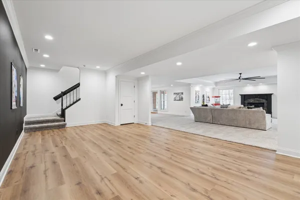 $719,000 | 77 Roosevelt Drive, East Dubuque, IL 61025