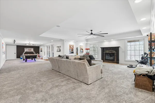 $719,000 | 77 Roosevelt Drive, East Dubuque, IL 61025