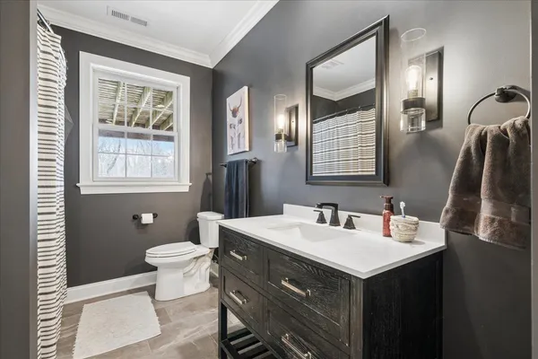 $719,000 | 77 Roosevelt Drive, East Dubuque, IL 61025