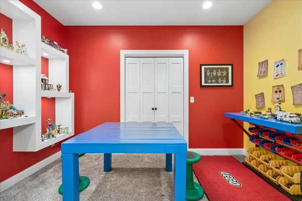 $719,000 | 77 Roosevelt Drive, East Dubuque, IL 61025