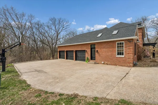 $719,000 | 77 Roosevelt Drive, East Dubuque, IL 61025