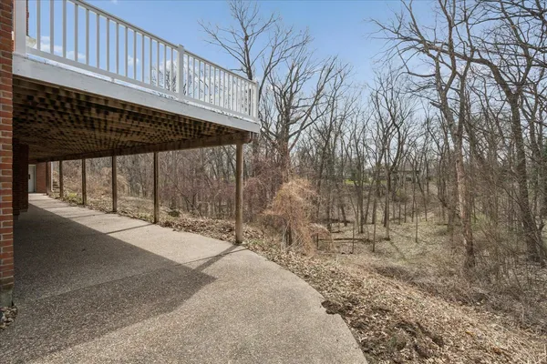 $719,000 | 77 Roosevelt Drive, East Dubuque, IL 61025