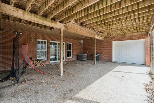 $719,000 | 77 Roosevelt Drive, East Dubuque, IL 61025