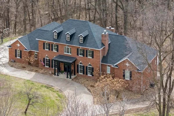 $719,000 | 77 Roosevelt Drive, East Dubuque, IL 61025