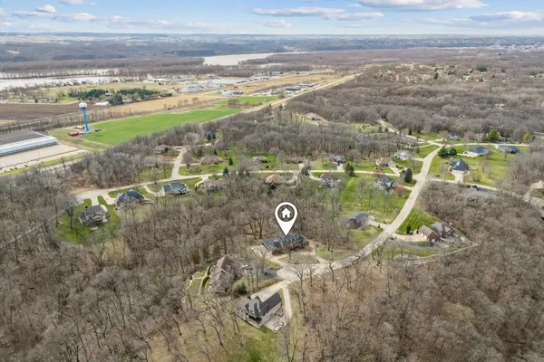 $719,000 | 77 Roosevelt Drive, East Dubuque, IL 61025