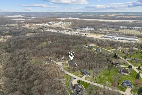 $719,000 | 77 Roosevelt Drive, East Dubuque, IL 61025