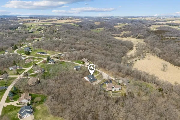 $719,000 | 77 Roosevelt Drive, East Dubuque, IL 61025