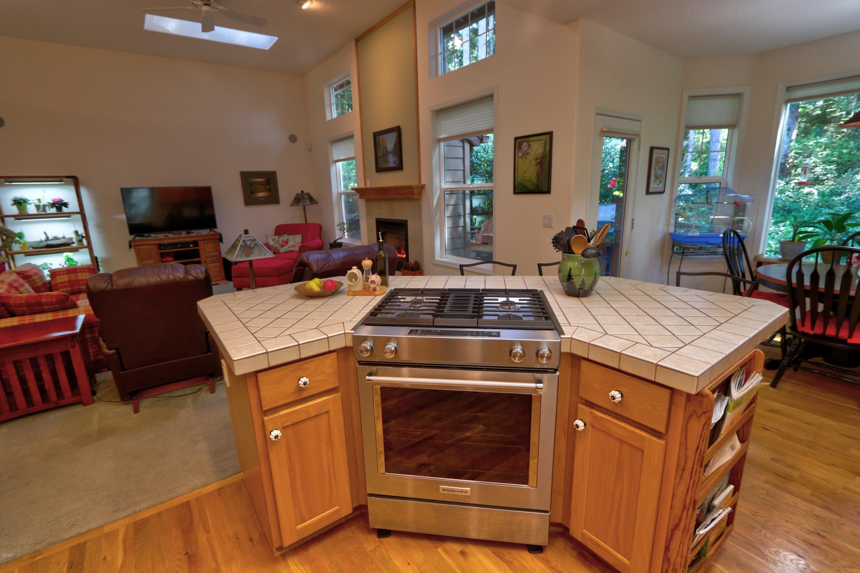 60 Gull Station Depoe Bay, OR 97341 - Photo 11 of 36 Kitchen