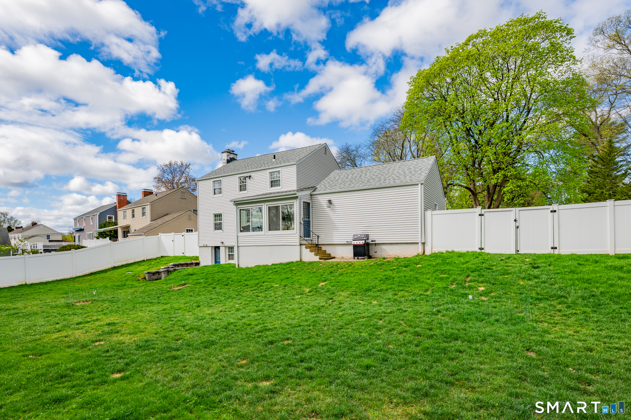 18 Foxridge Road West Hartford, CT 06107 - Photo 31 of 38