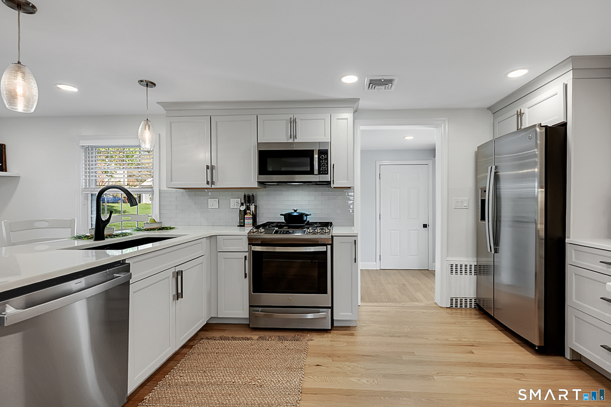 18 Foxridge Road West Hartford, CT 06107 - Photo 4 of 38