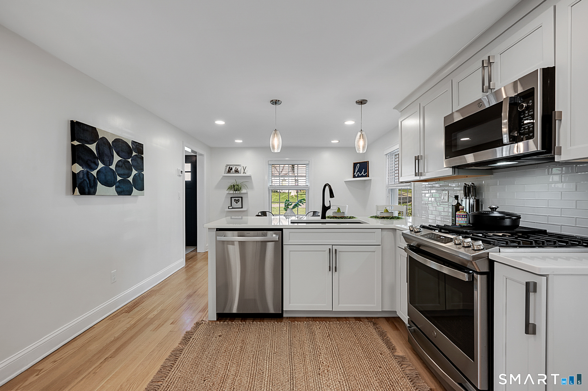 18 Foxridge Road West Hartford, CT 06107 - Photo 5 of 38