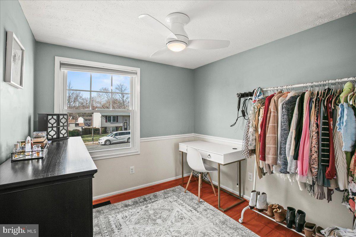 5829 Parakeet Drive Burke, VA 22015 - Photo 13 of 27 a room with furniture and a window