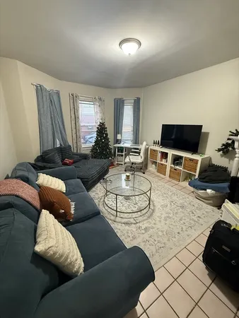 $3,400 | 190 L Street, Unit 1, Boston, MA 02127