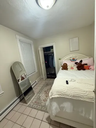 $3,400 | 190 L Street, Unit 1, Boston, MA 02127