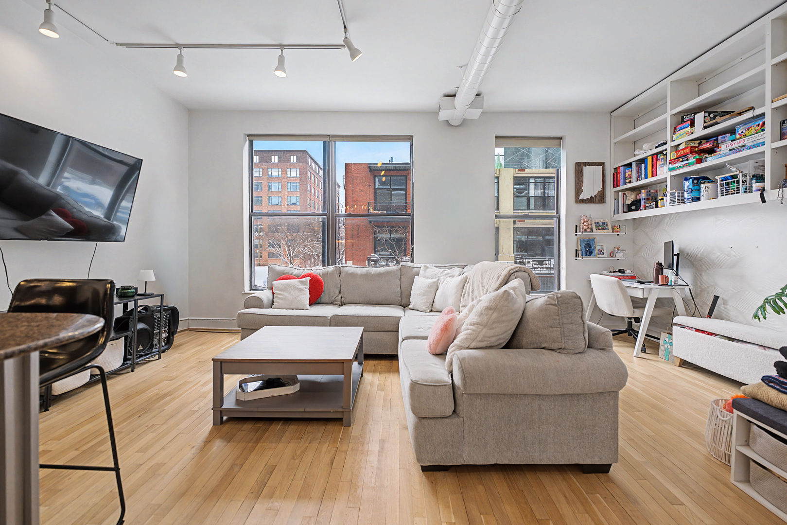 832 West Adams Street, Unit 2 Chicago, IL 60607 - Photo 3 of 23 a living room with furniture and a flat screen tv
