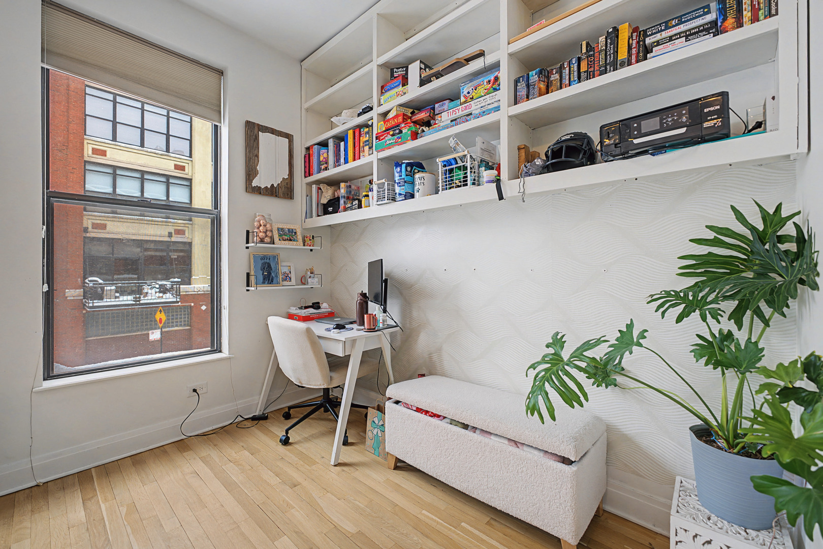832 West Adams Street, Unit 2 Chicago, IL 60607 - Photo 5 of 23 a living room with furniture and a potted plant
