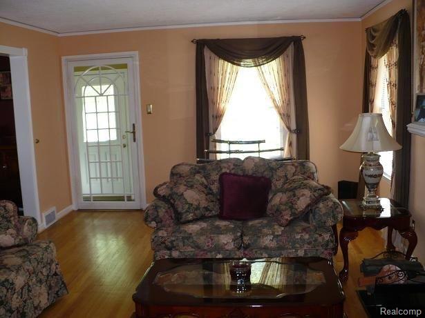 14037 Stahelin Road Detroit, MI 48223 - Photo 9 of 15 LIVING ROOM