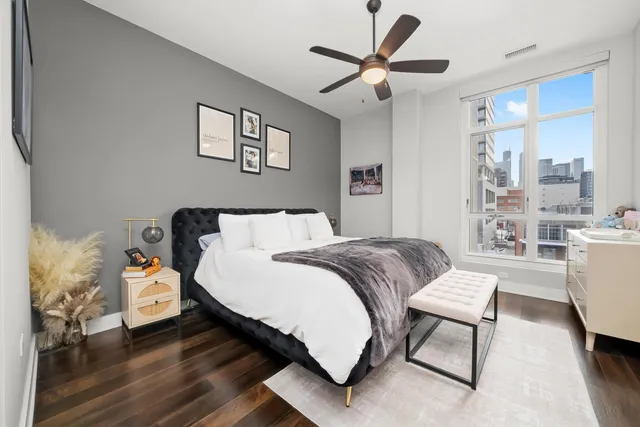$4,000 | 367 West Locust Street, Unit 304, Chicago, IL 60610