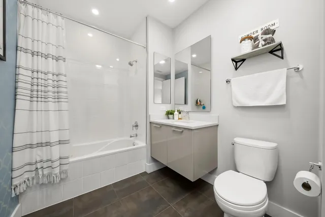 $4,000 | 367 West Locust Street, Unit 304, Chicago, IL 60610