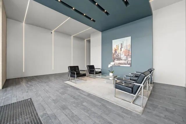 $4,000 | 367 West Locust Street, Unit 304, Chicago, IL 60610