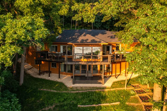 $750,000 | N2298 State Highway, Stoddard, WI 54658