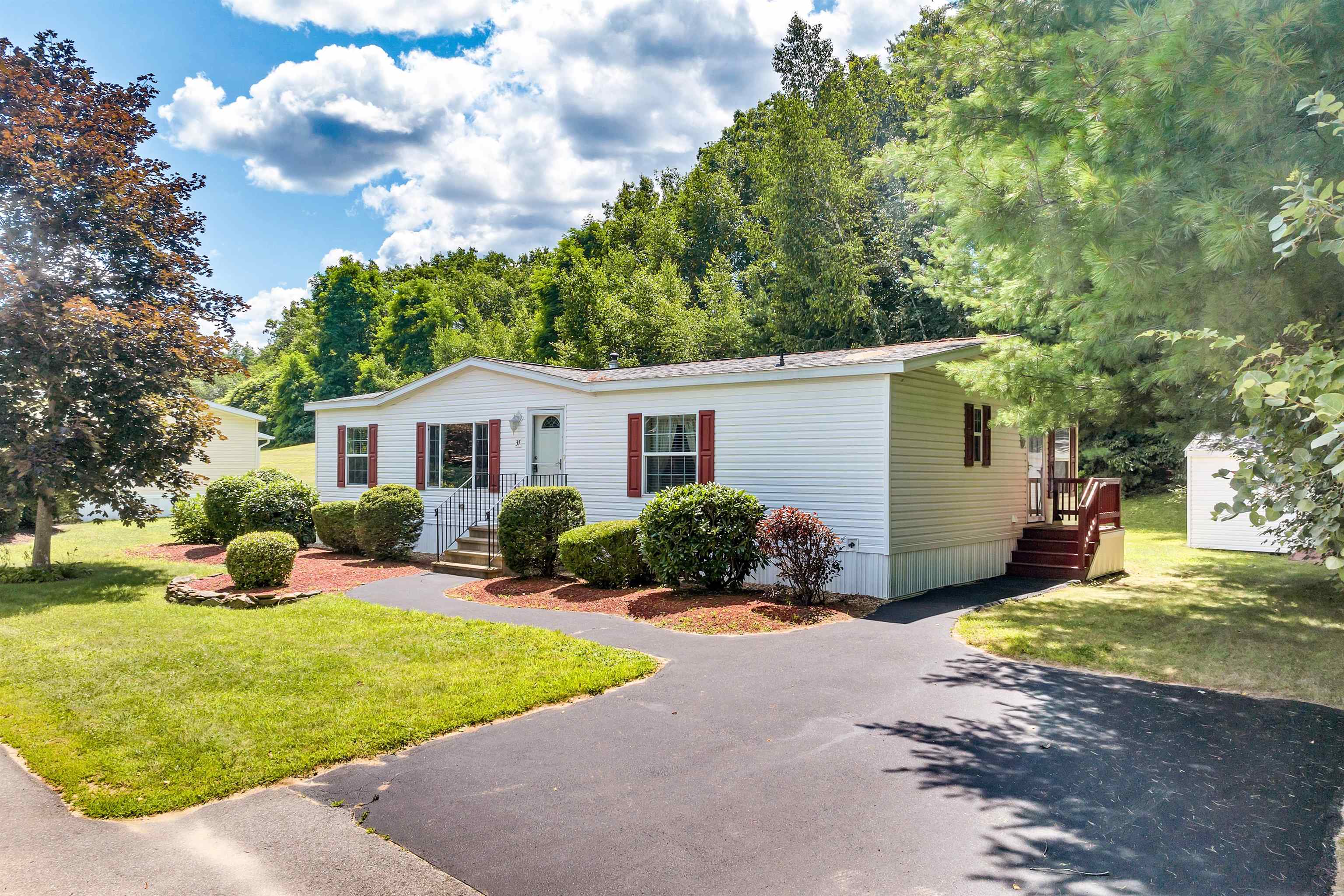 37 Shiloh Drive Rochester, NH 03867 - Photo 1 of 39 Gallery Image 1