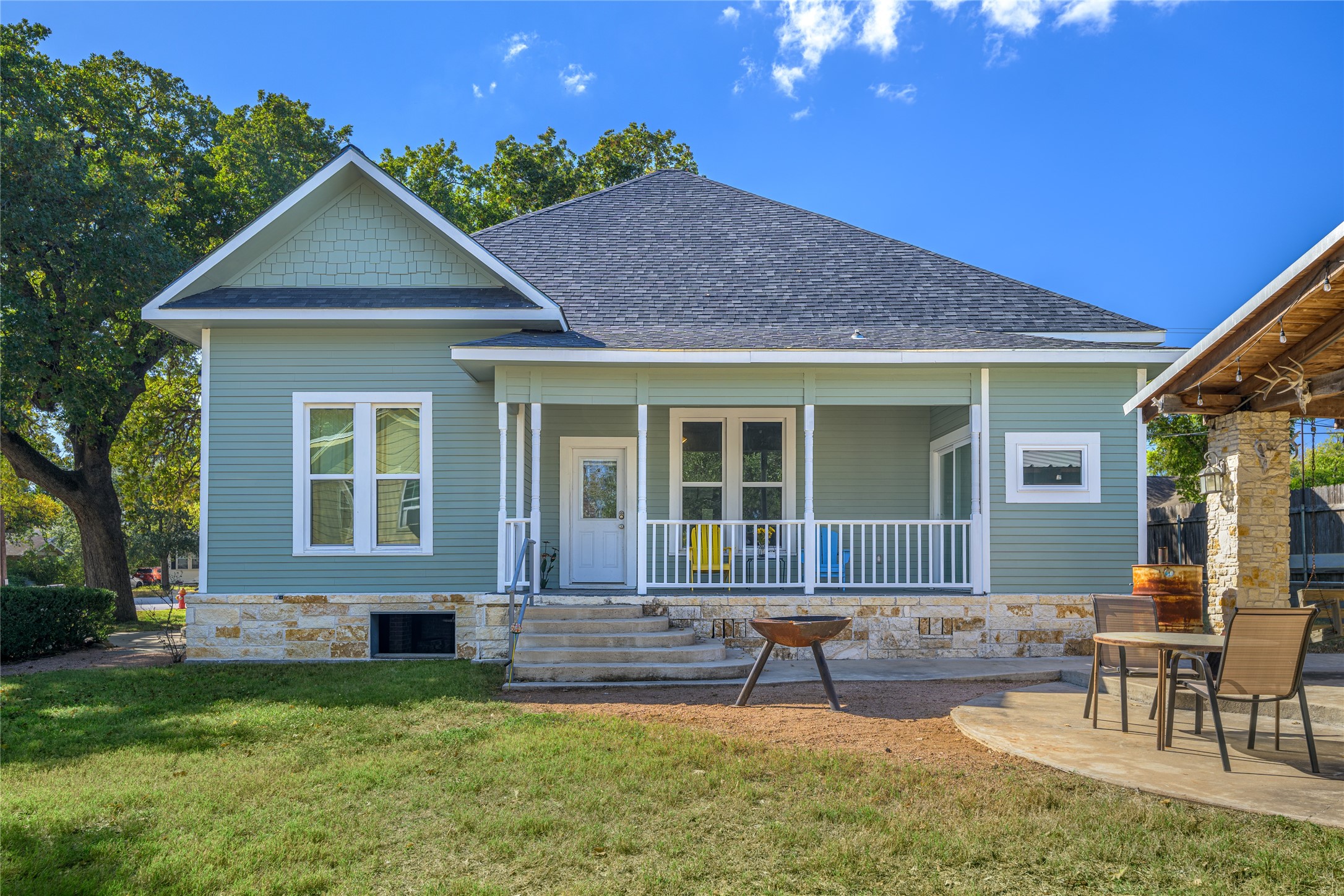 1000 North Park Street Brenham, TX 77833 - Photo 3 of 23 a view of house with backyard and sitting area