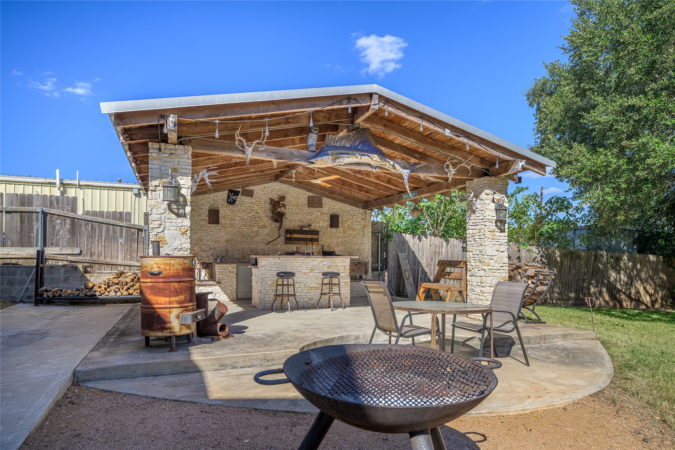 1000 North Park Street Brenham, TX 77833 - Photo 5 of 23 a patio with table and chairs