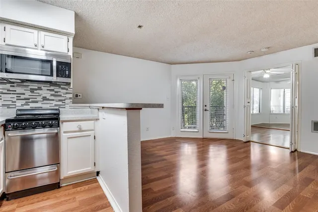 $1,000 | 2311 Basil Drive, Unit C304, Arlington, TX 76006