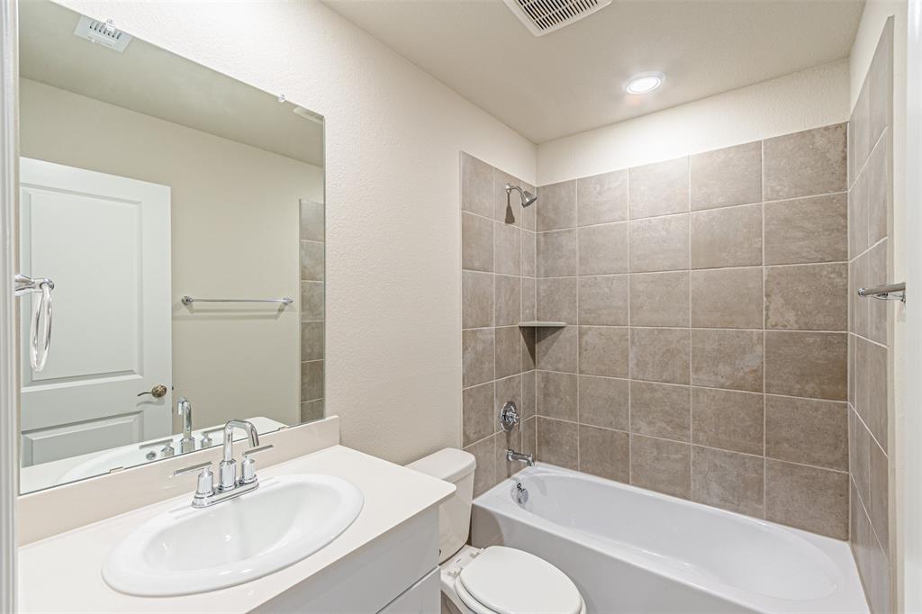 780 Moonlight Place Lavon, TX 75166 - Photo 13 of 35 Full bath with tub / shower combination and vanity