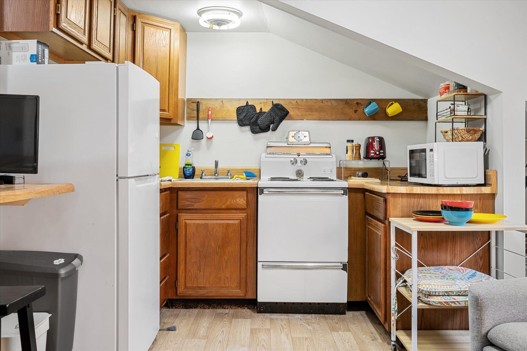62 Bowden Point Road Prospect, ME 04981 - Photo 27 of 47 Apartment