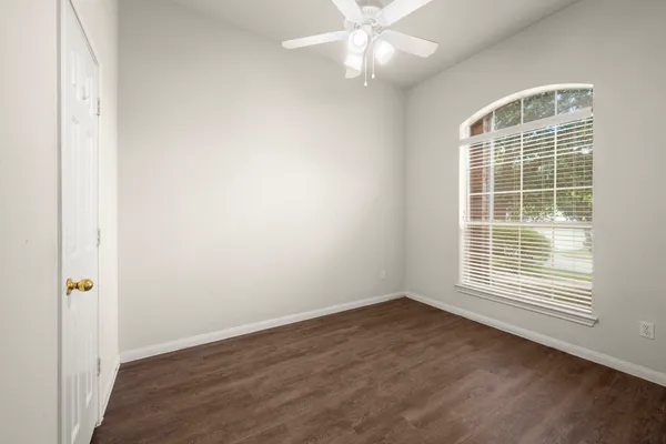 $285,000 | 3722 Northshore Drive, Montgomery, TX 77356