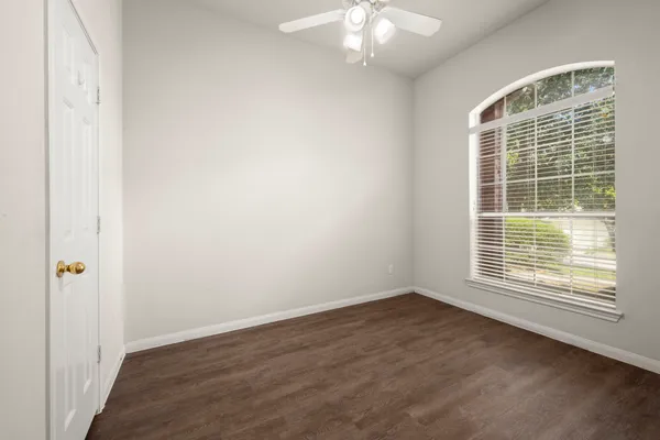 $285,000 | 3722 Northshore Drive, Montgomery, TX 77356