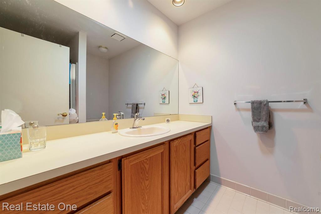 2126 London Bridge Drive Rochester Hills, MI 48307 - Photo 15 of 27