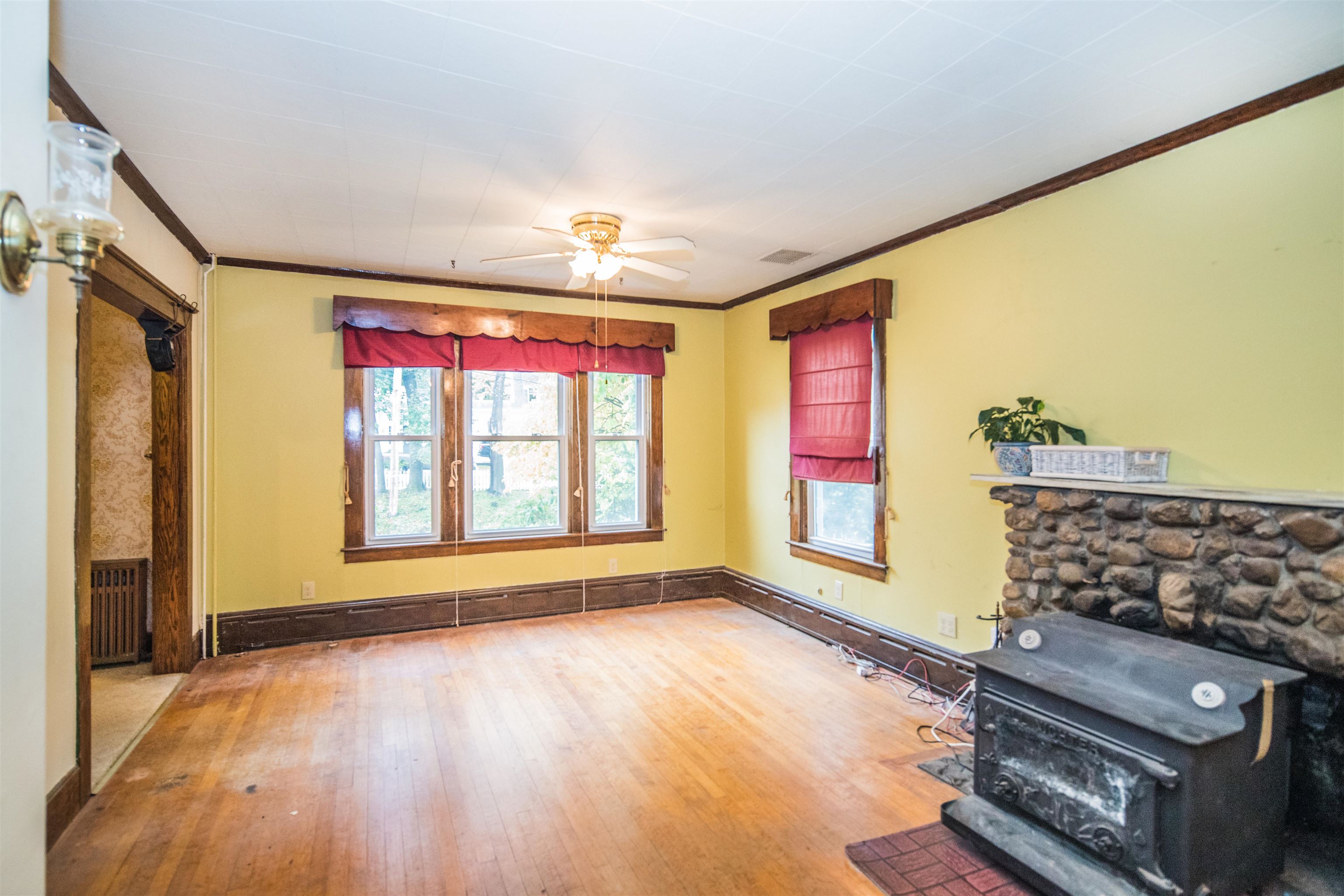 9 Temple Street Rutland, VT 05701 - Photo 5 of 15