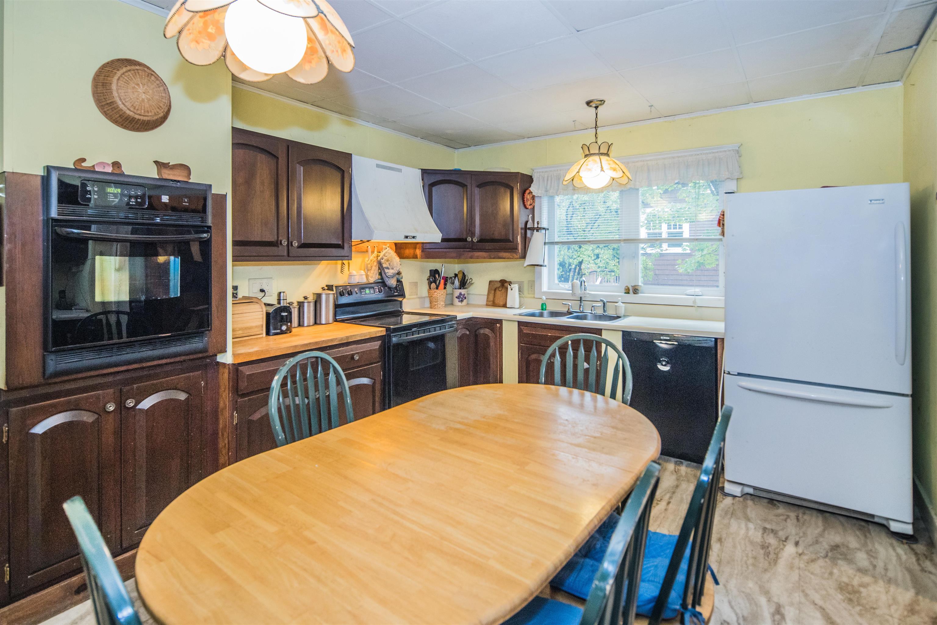 9 Temple Street Rutland, VT 05701 - Photo 6 of 15