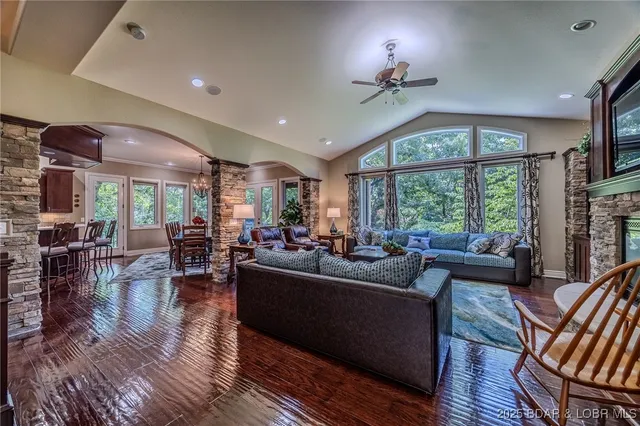 $2,585,000 | 720 Via Del Lago Drive, Sunrise Beach, MO 65079