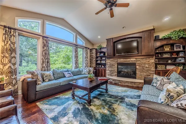 $2,585,000 | 720 Via Del Lago Drive, Sunrise Beach, MO 65079