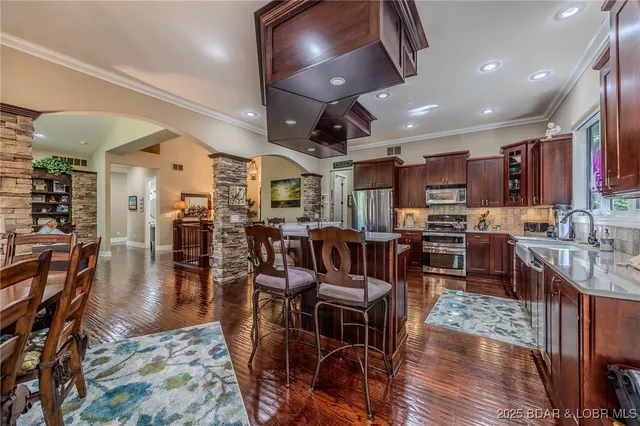 $2,585,000 | 720 Via Del Lago Drive, Sunrise Beach, MO 65079
