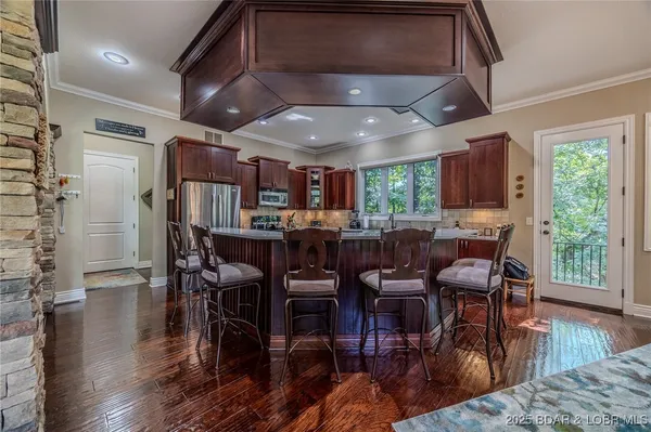 $2,585,000 | 720 Via Del Lago Drive, Sunrise Beach, MO 65079