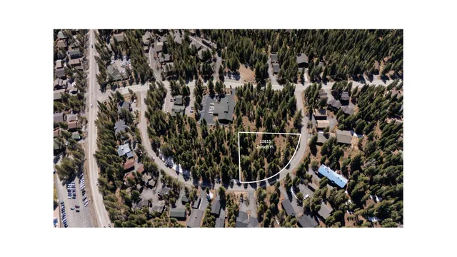 a black and white photo of a room