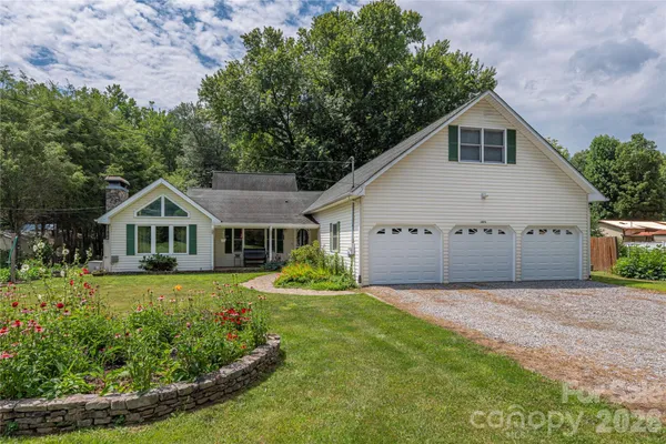 $600,000 | 1075 Moody Farm Road, Maggie Valley, NC 28751