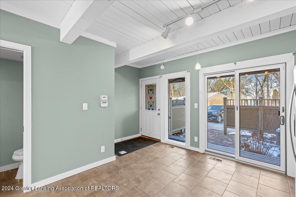 2057 Hamilton Road, Unit 9 Okemos, MI 48864 - Photo 17 of 37 19-Media Jett - 15