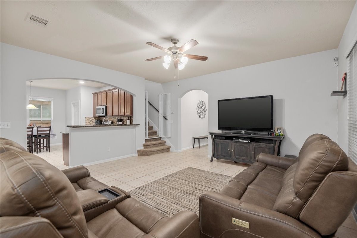 1827 Stieler Drive Houston, TX 77049 - Photo 9 of 39