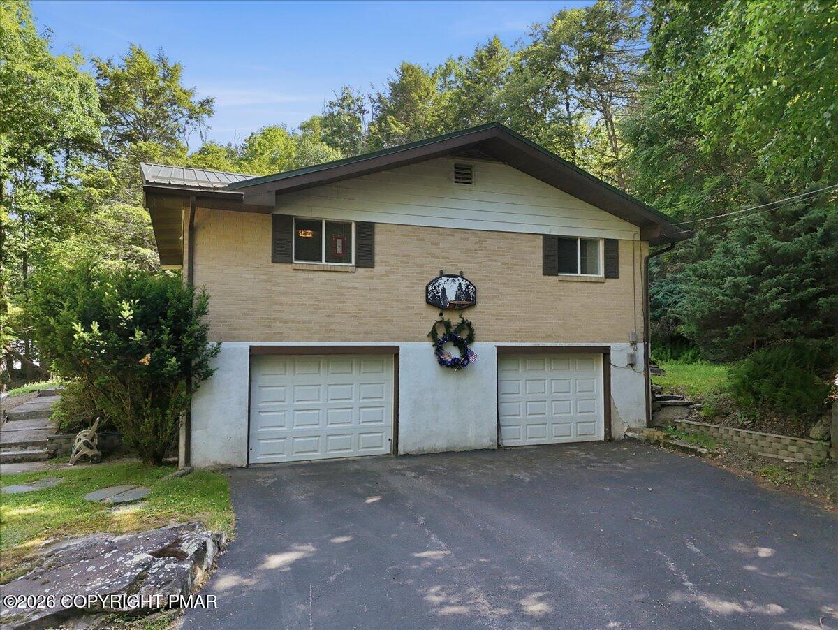 8188 Oak Ridge Lane Cresco, PA 18326 - Photo 38 of 52 50-044_dji_fly_20260609_160342_0570_1781