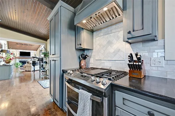 $1,175,000 | 57-58 M Street, Lee's Summit, MO 64086