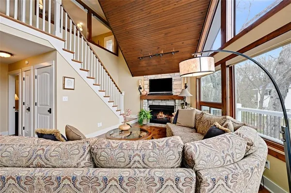 $1,175,000 | 57-58 M Street, Lee's Summit, MO 64086